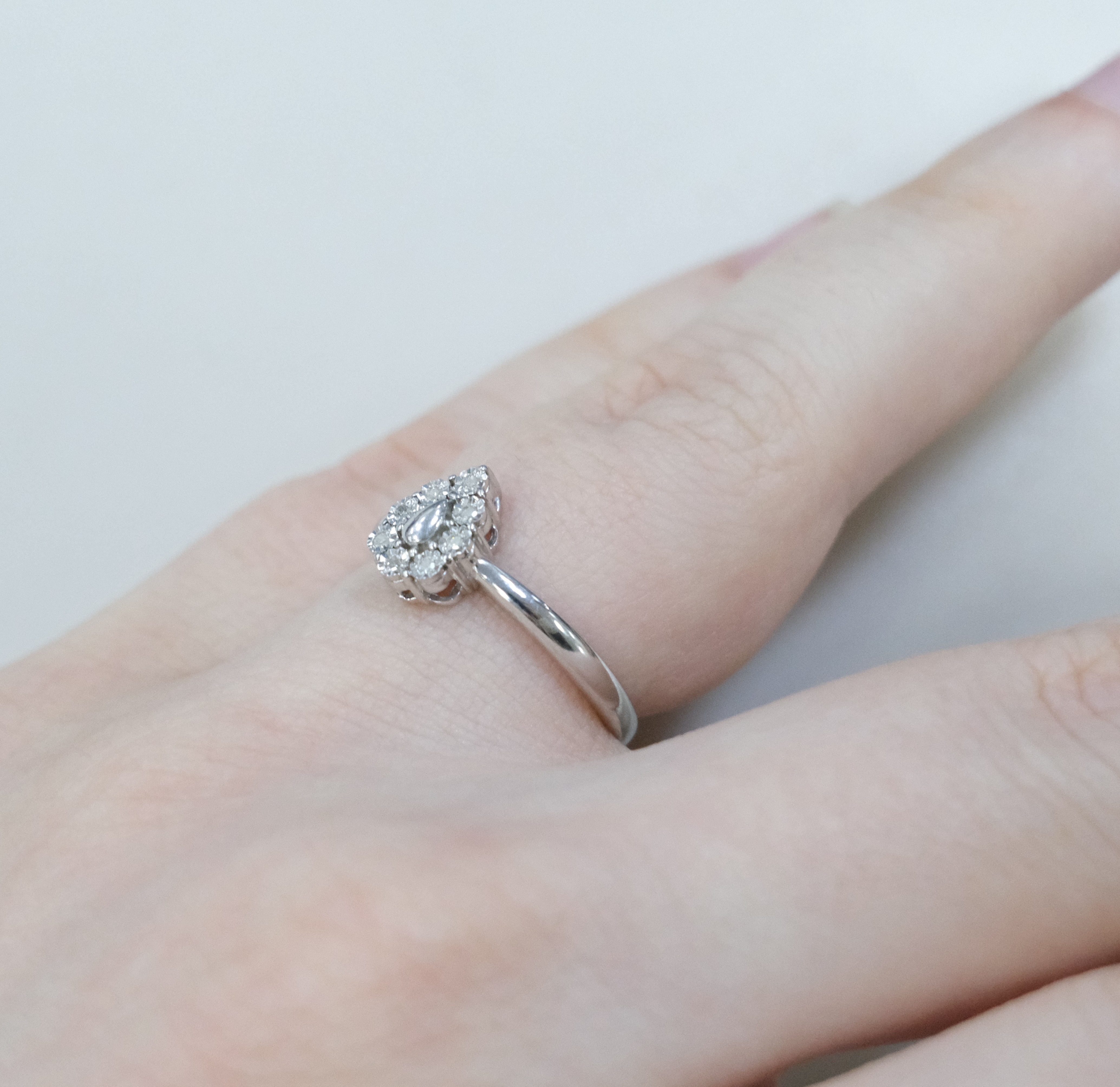 Серебряное кольцо с бриллиантами